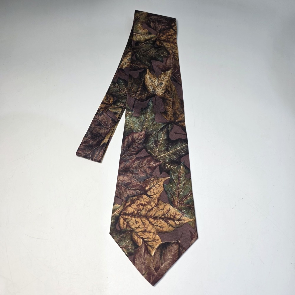 Hugo Boss Luxury Tie Leaves Camo Hunter Pattern Printed 100% Silk Necktie Italy